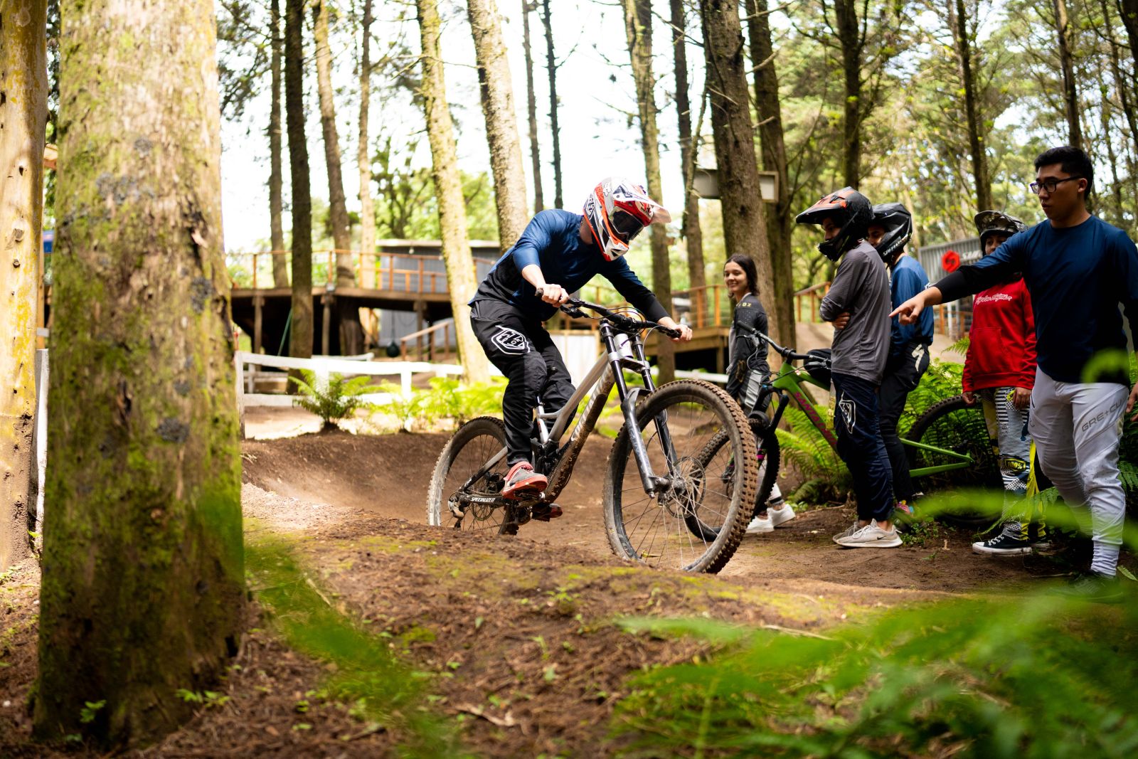 Curvas Avanzadas — Riders Intermedios, Legacy MTB Academy Guatemala