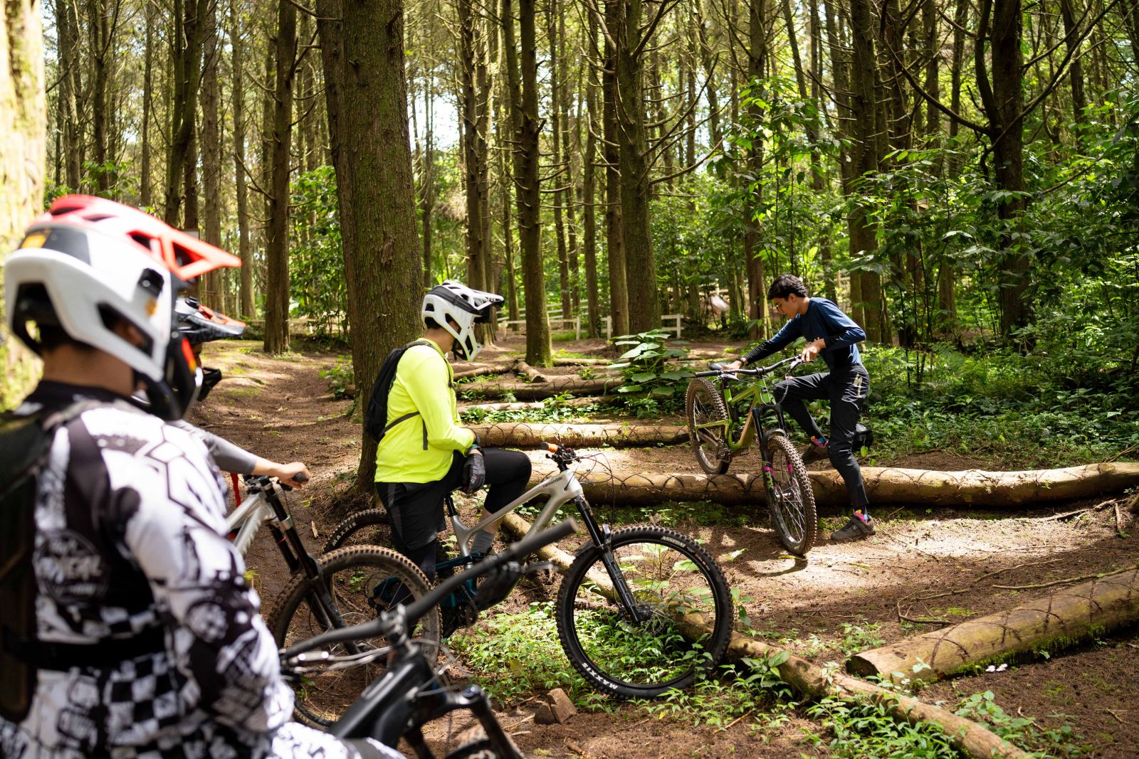 Aliados y marcas que apoyan a Legacy MTB Academy en Guatemala