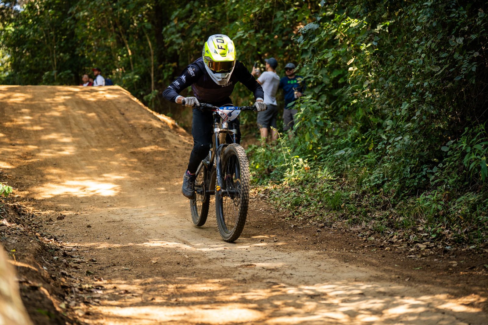 Descenso en la primera fecha DH