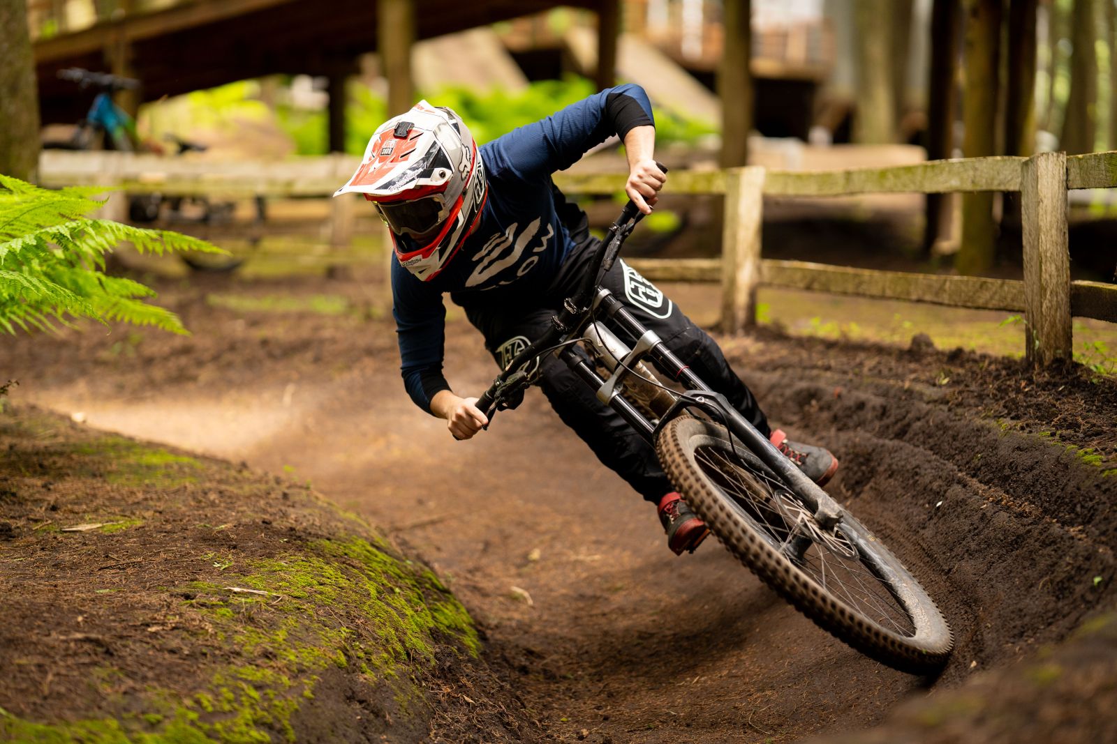 Curvas y Trazadas — Riders Principiantes, Legacy MTB Academy Guatemala