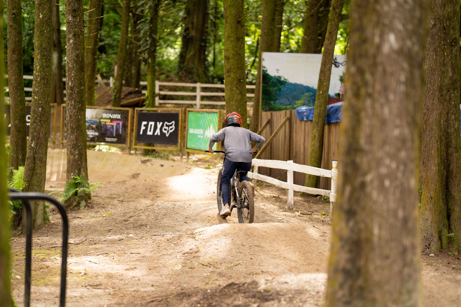 Frenado y Velocidad — Riders Principiantes, Legacy MTB Academy Guatemala