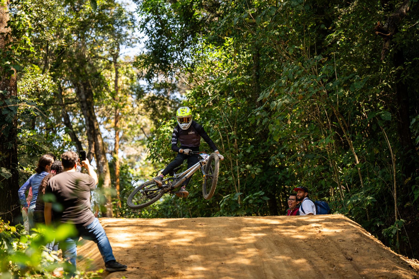 Velocidad y Lectura de Terreno — Riders Intermedios, Legacy MTB Academy Guatemala