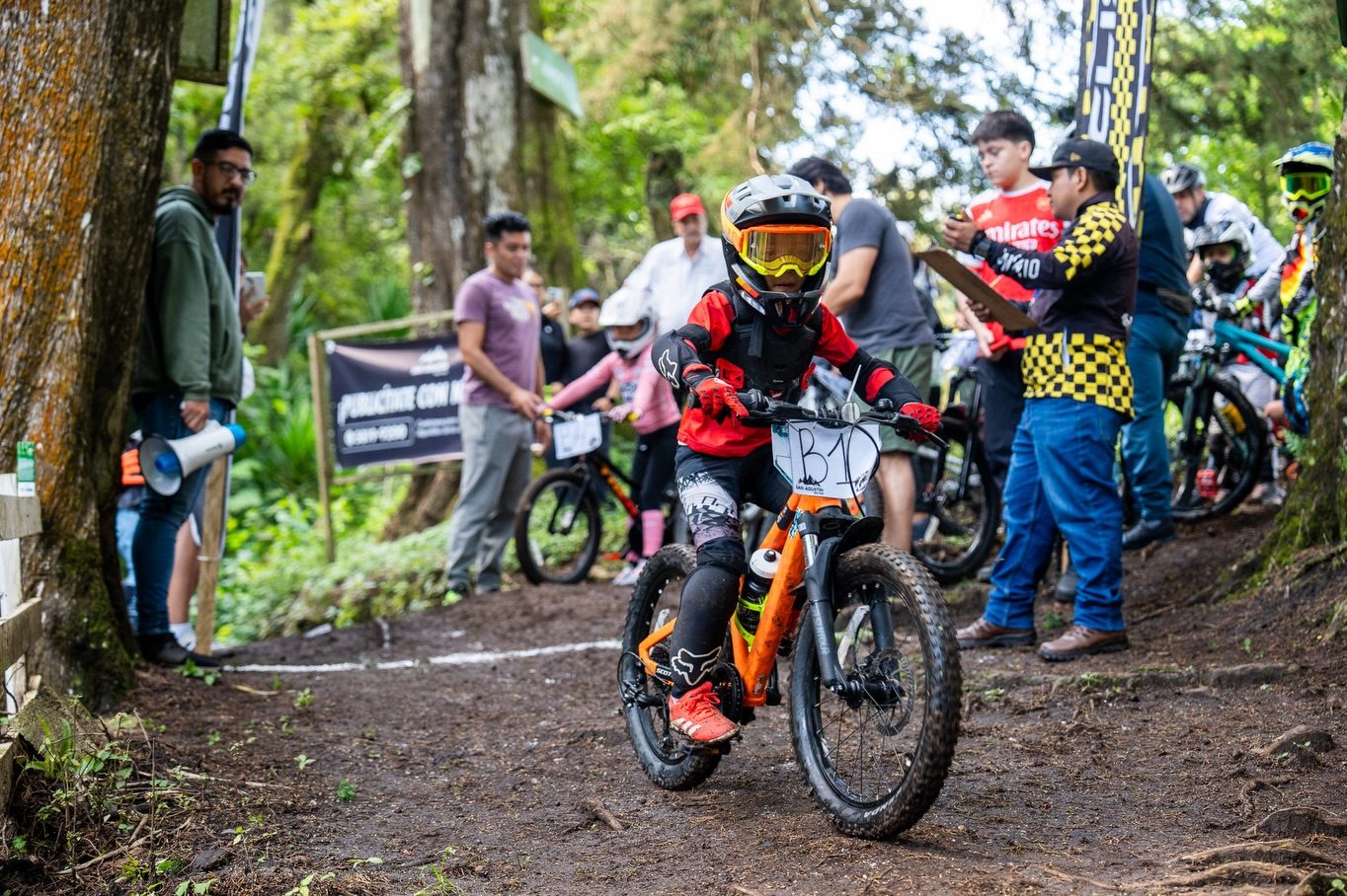 Riders de la Kids Cup Race de Legacy MTB Academy, Guatemala