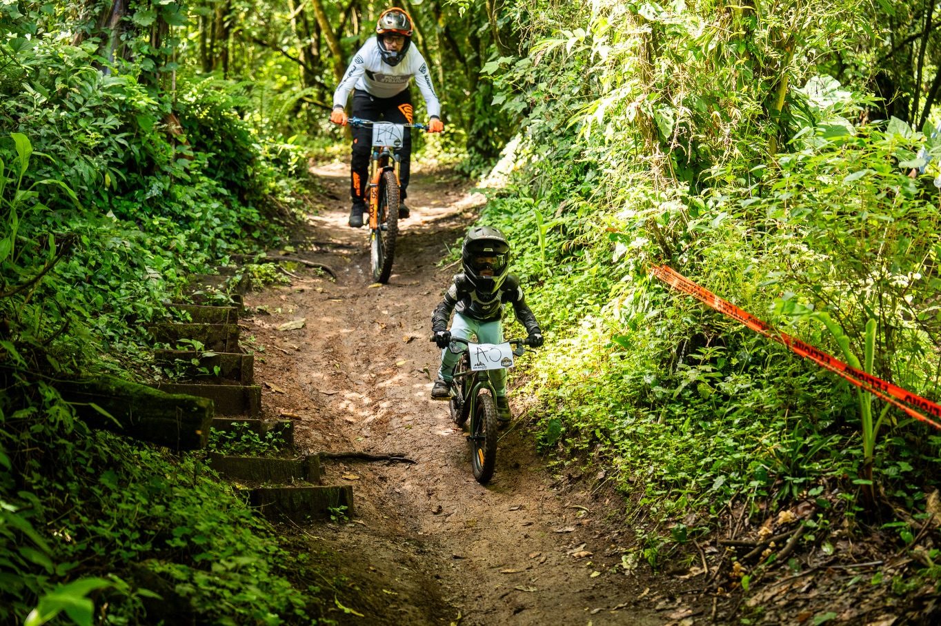 Riders de la Kids Cup Race de Legacy MTB Academy, Guatemala